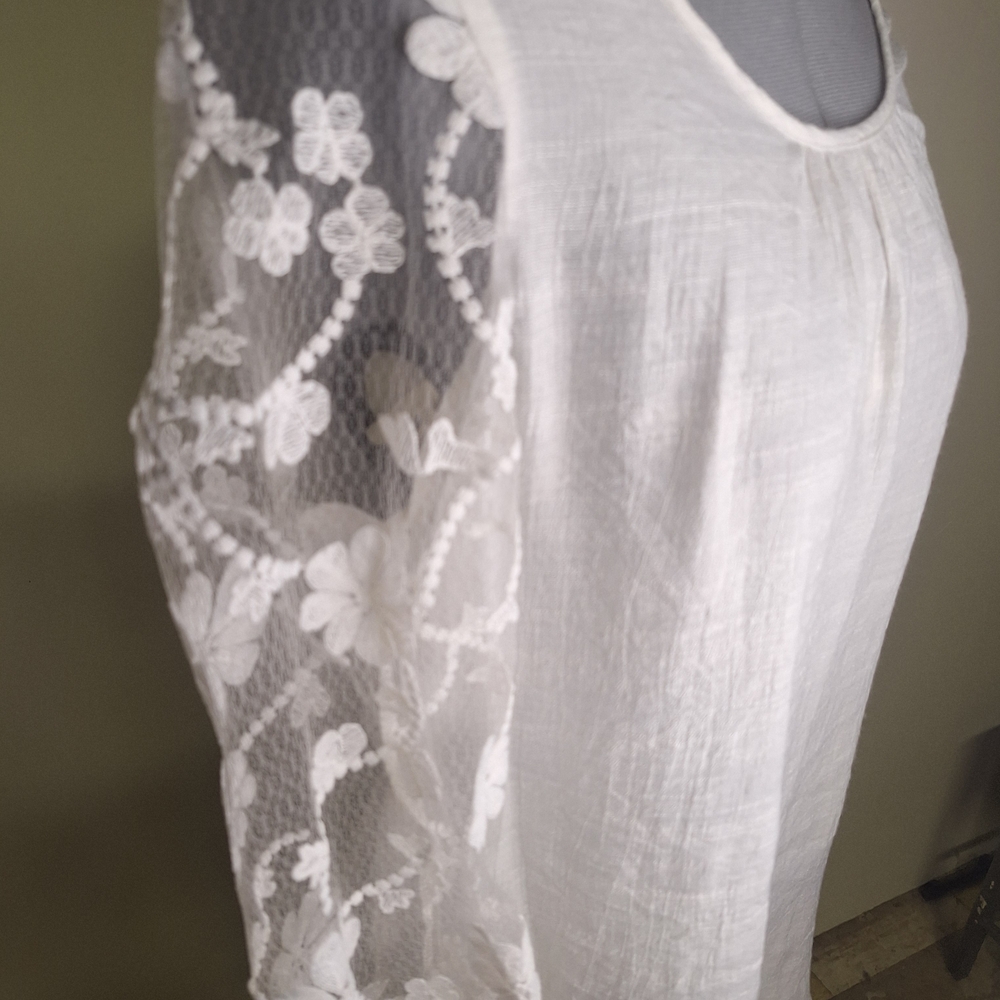 Unique Spectrum White Lace Sleeve Top Size Med